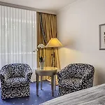 Bernstein Kastania 4*