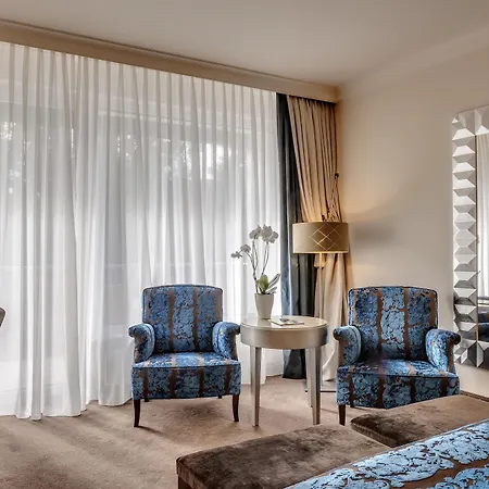 Bernstein Kastania Hotell