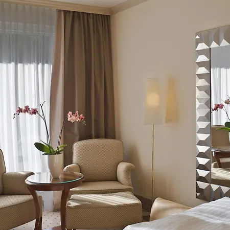 Hotell Bernstein Kastania 4*