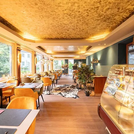 Bernstein Kastania מלון 4*