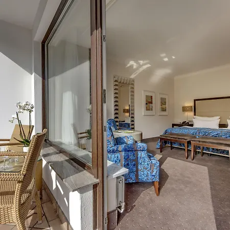 Bernstein Kastania Hotell