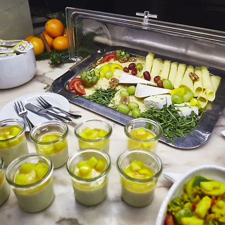 Bernstein Kastania 4* ברלין