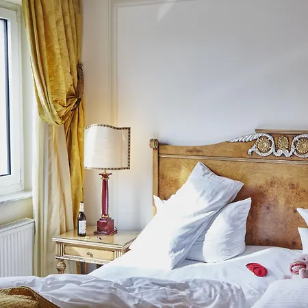 Bernstein Kastania 4* Berlin