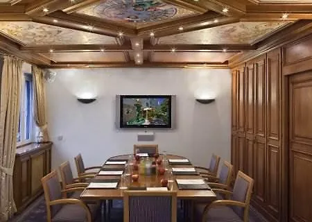 Bernstein Kastania Hotell