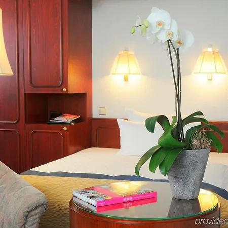 Hotell Bernstein Kastania 4*