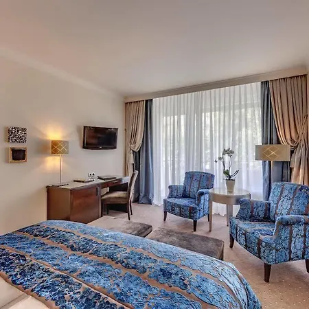Hotell Bernstein Kastania 4*