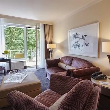 Bernstein Kastania 4* Berlín