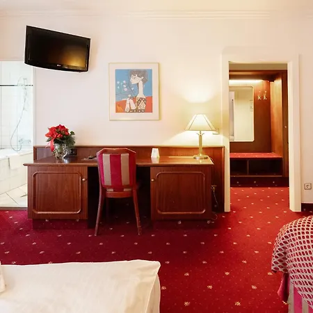 Bernstein Kastania فندق 4*