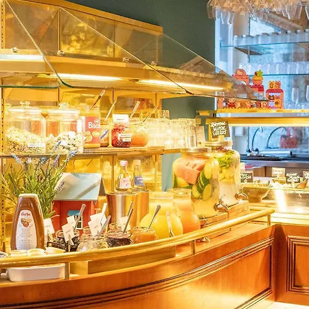 Bernstein Kastania 4* Berlin