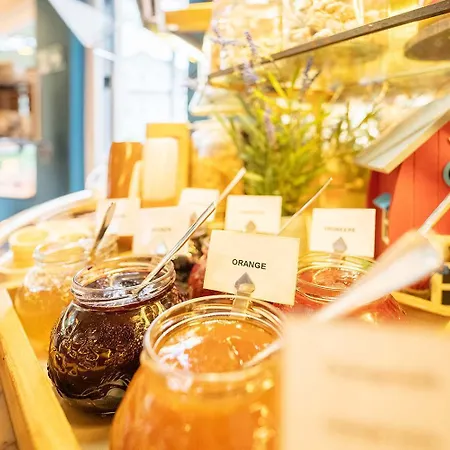 Bernstein Kastania 4* برلين