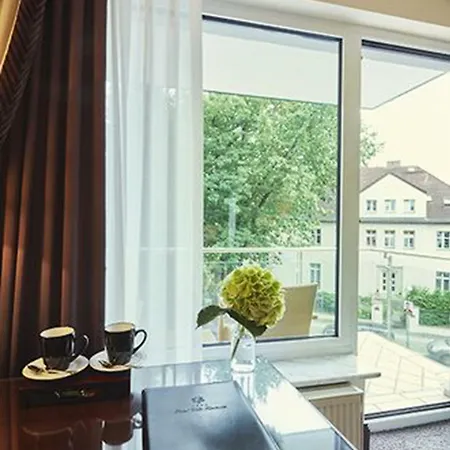 Bernstein Kastania 4* برلين