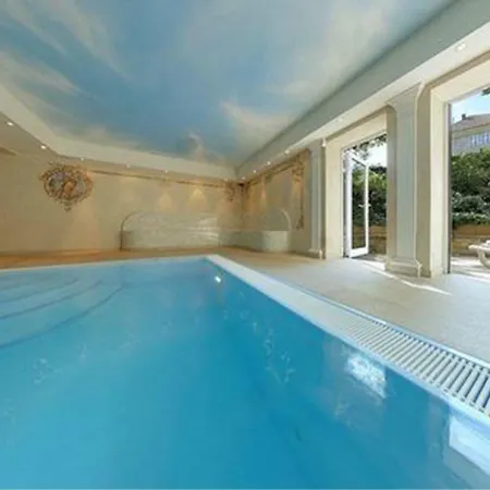 Bernstein Kastania فندق 4*