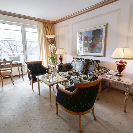 Bernstein Kastania فندق 4*